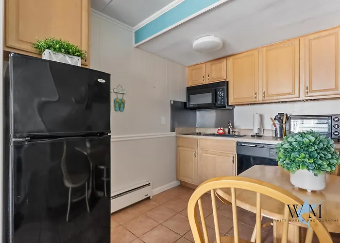 Apartment First Floor Near Jolly Roger And The Beach!