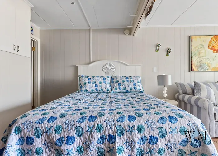 First Floor Near Jolly Roger And The Beach! Apartment *
