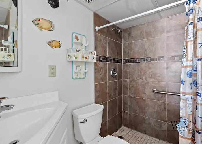 Apartment First Floor Near Jolly Roger And The Beach! *